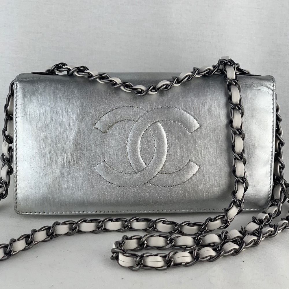 CHANEL CC Logo Vintage Caviar Wallet on Chain